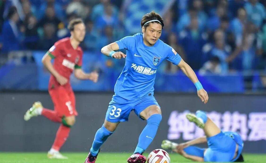 这种好奇感从不让我安宁，它完全取代了我以往对于友情的渴求。